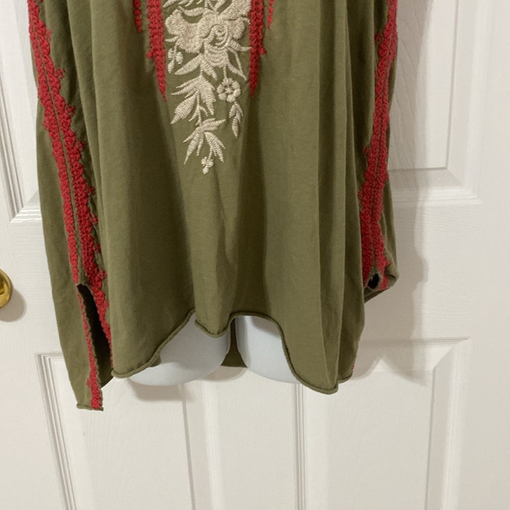 Johnny Was Embroidered Short Sleeve Blouse - Picture 4 of 7